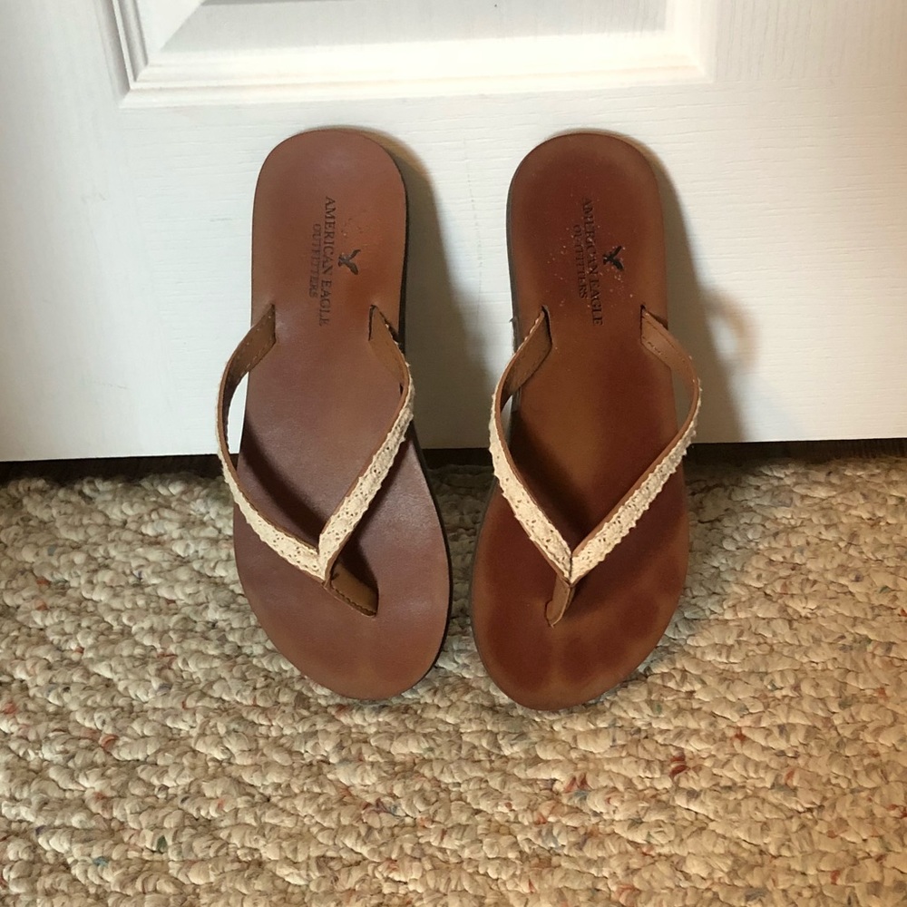 American Eagle flip flops